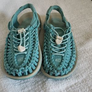 Uneek Keens womens slid on.  Us size 6